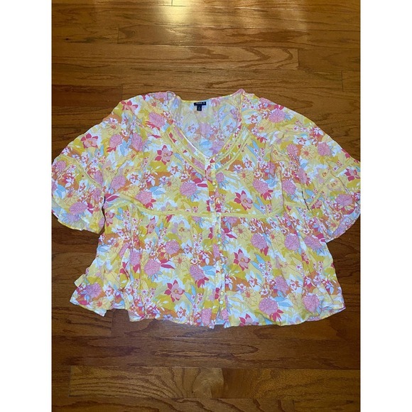 torrid Tops - Torrid Yellow Floral Flair Shirt‎ Size 6